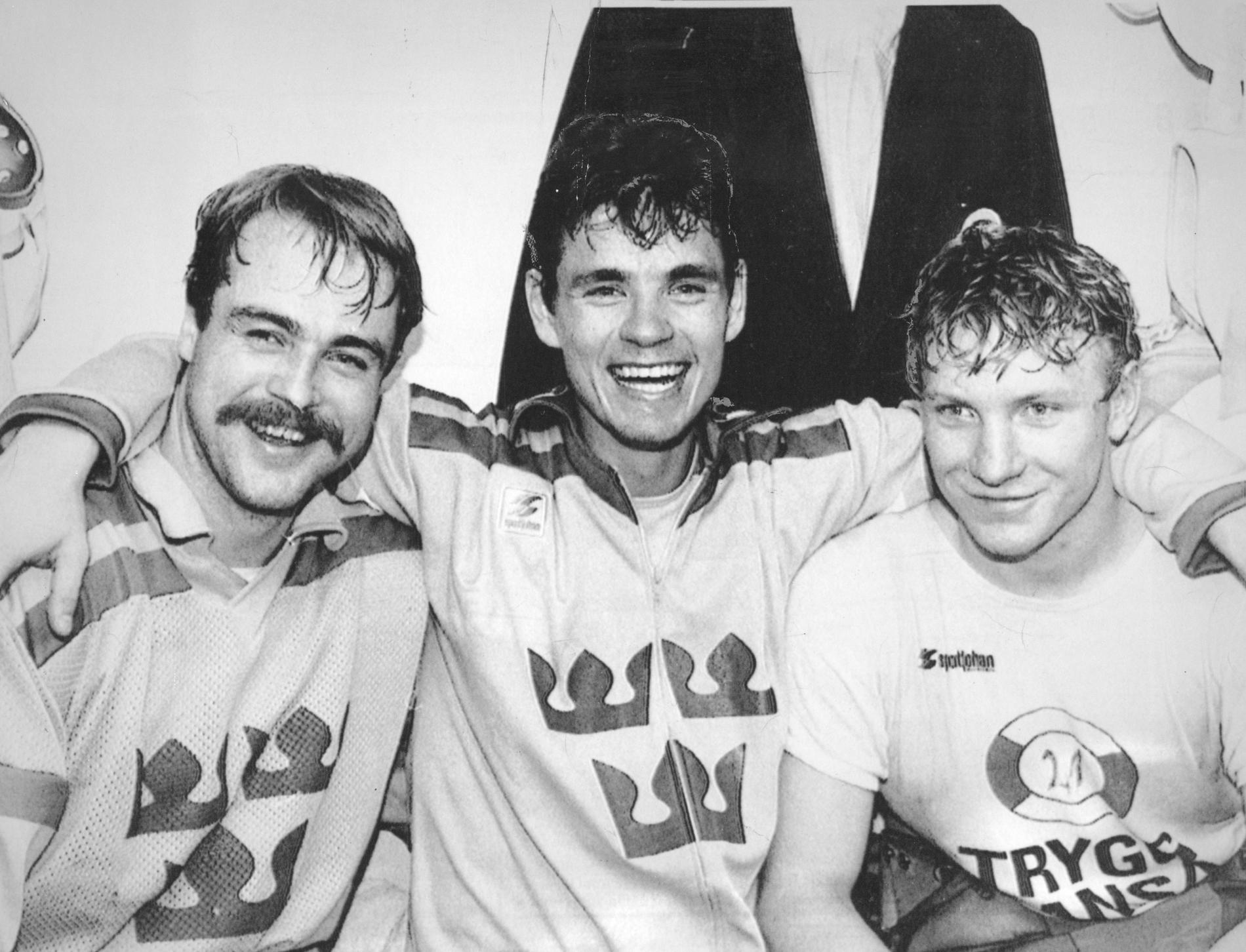 Canada Cup 1984. Semifinal, Sverige-USA, 9-2. fr.v. Kenta Nilsson, Håkan Loob och Thomas Steen, ishockeyspelare Sverige, som tillsammans gjorde 6 mål i matchen. 