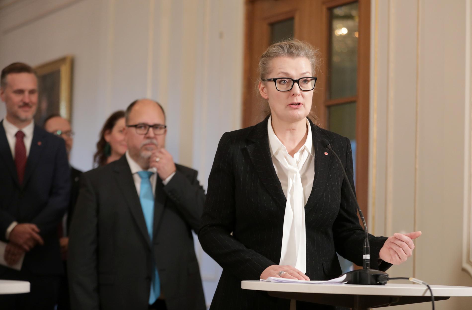 Lina Axelsson Kihlblom (S) är ny skolminister. Hon tar ställning emot vinster i välfärden: "Skattepengarna ska gå till eleverna och inget annat".