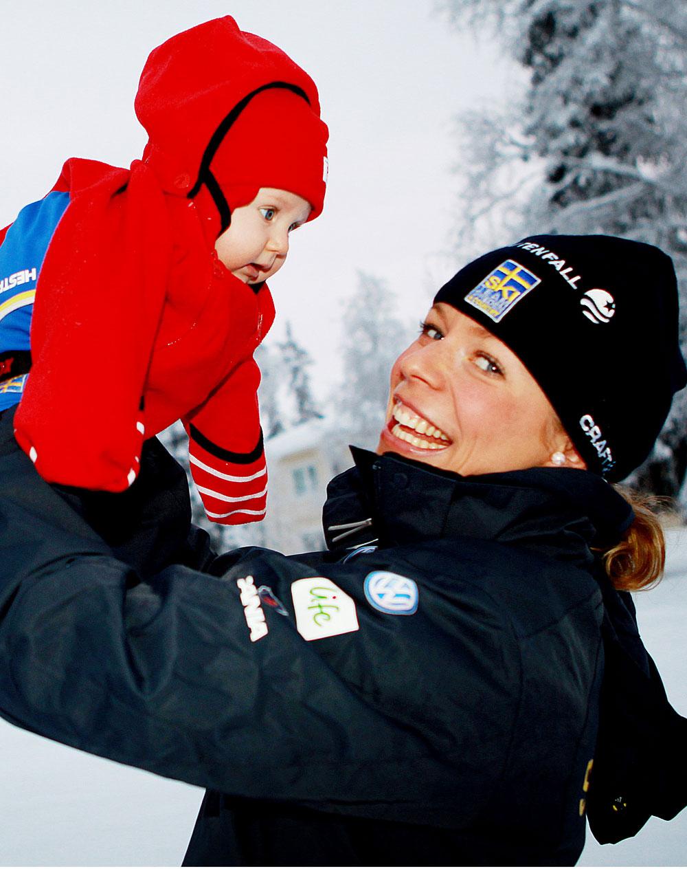 Maria Rydqvist med dottern Wilda.