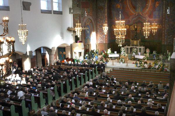 Vasakyrkan var fylld till sista plats på Ingemar Johanssons begravning i Göteborg på fredagen.