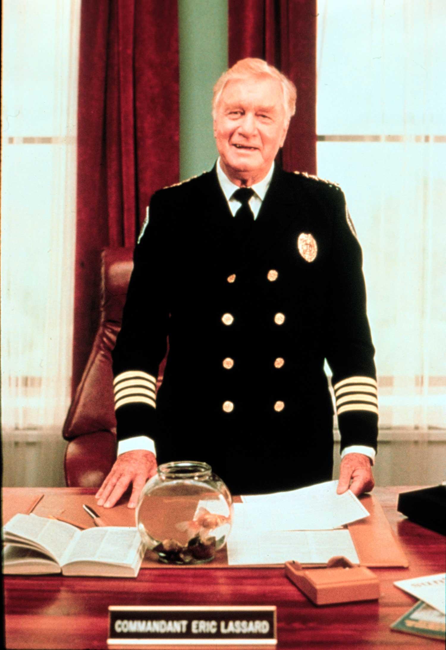 George Gaynes som kommendant Eric Lassard i ”Polisskolan”.