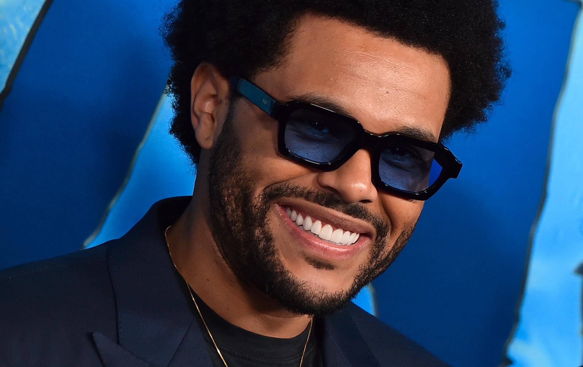 Artisten The Weeknd har börjar använda sitt riktiga namn i social medier.