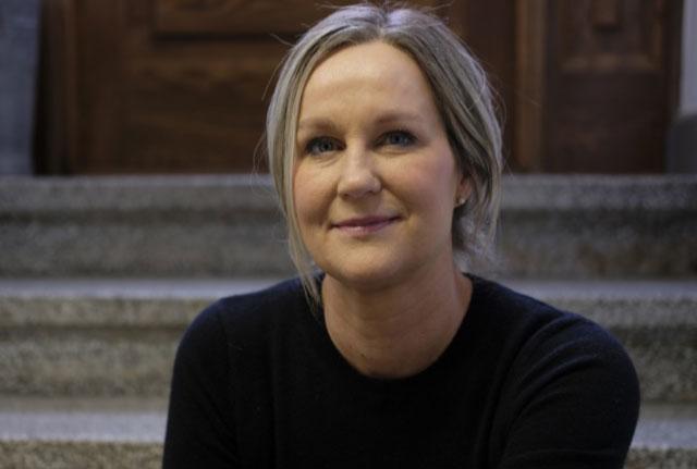 Frisören Madelene Tillblad Skövde oroas för effekterna av smittan. ”Om vi tvingas stänga så står jag utan inkomst", säger hon.