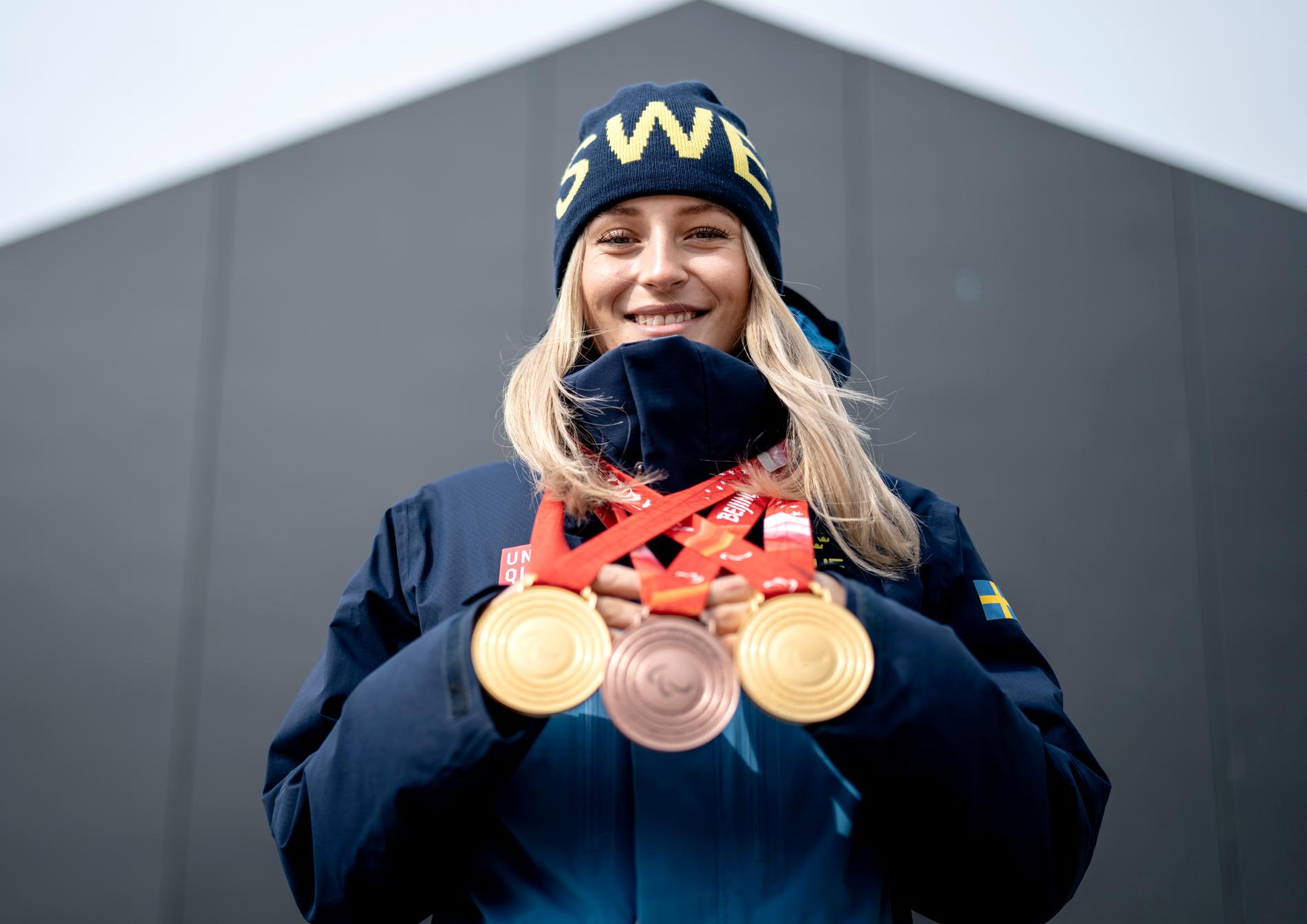 Ebba Årsjö tog hela tre medaljer, två guld och ett brons under Paralympics i Peking 2022. I världscuppremiären blev det också seger. Arkivbild.