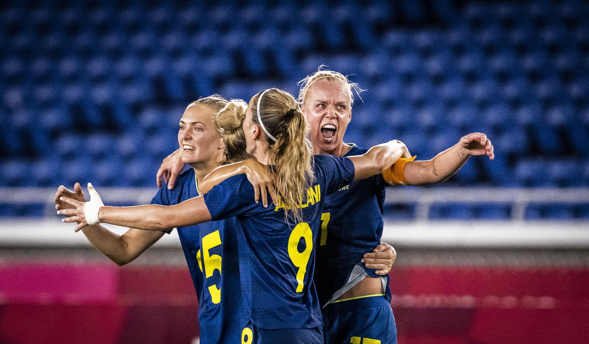 Sverige gör sin första tävlingsmatch sedan OS-finalen när VM-kvalet inleds med bortamatch mot Slovakien.