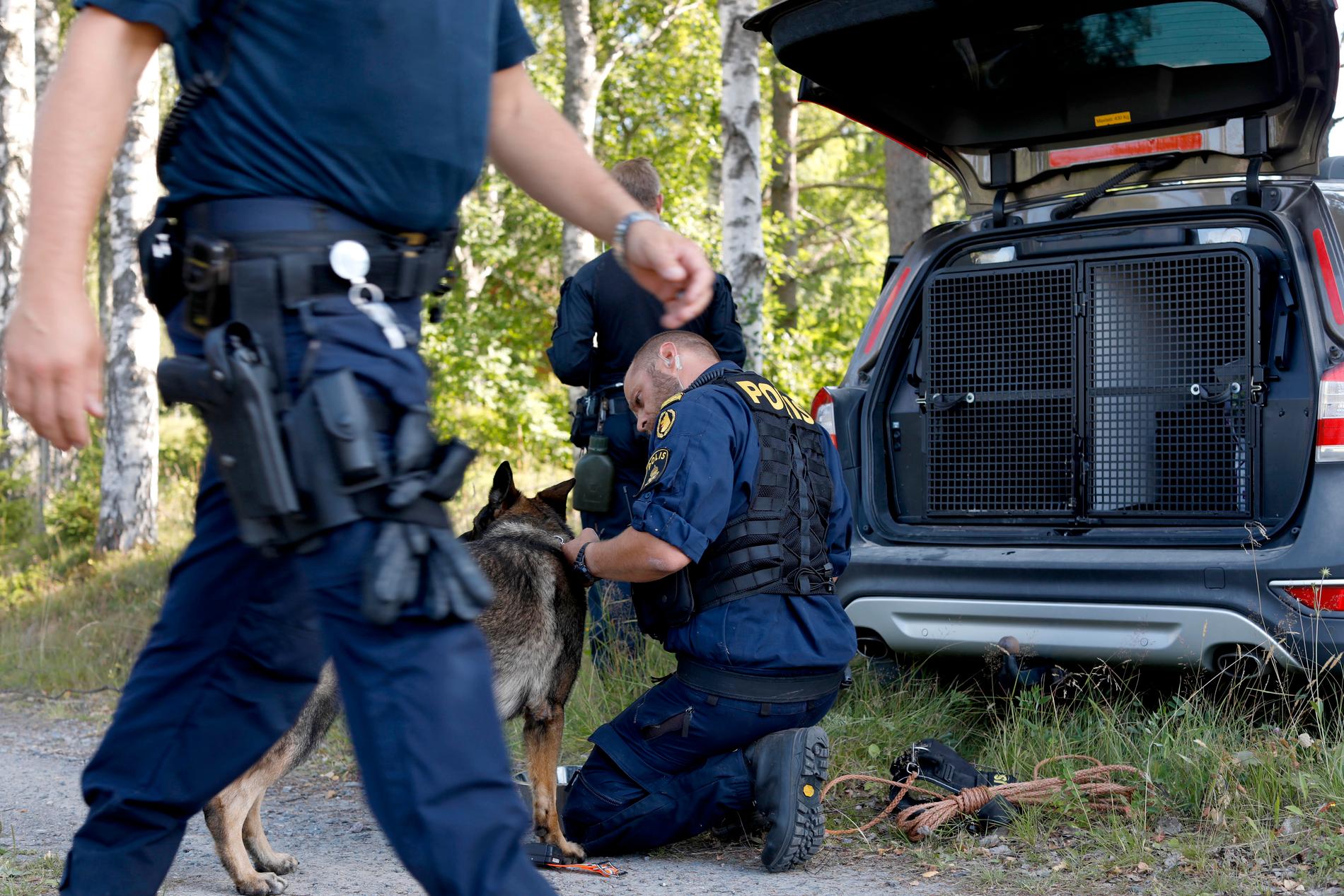 Polisinsatsen efter rymningen från Kriminalvårdens transport i Laxå.