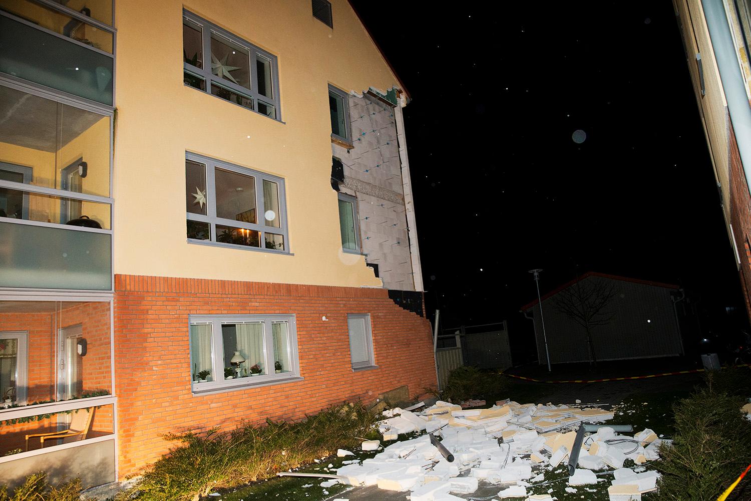Fasaden har rasat på ett hus i Löddeköpinge.