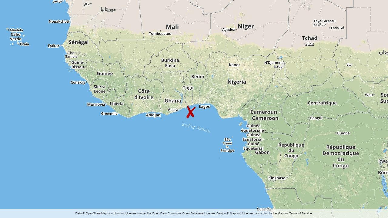 Piraterna slog till mot fartyget utanför Benins kust.
