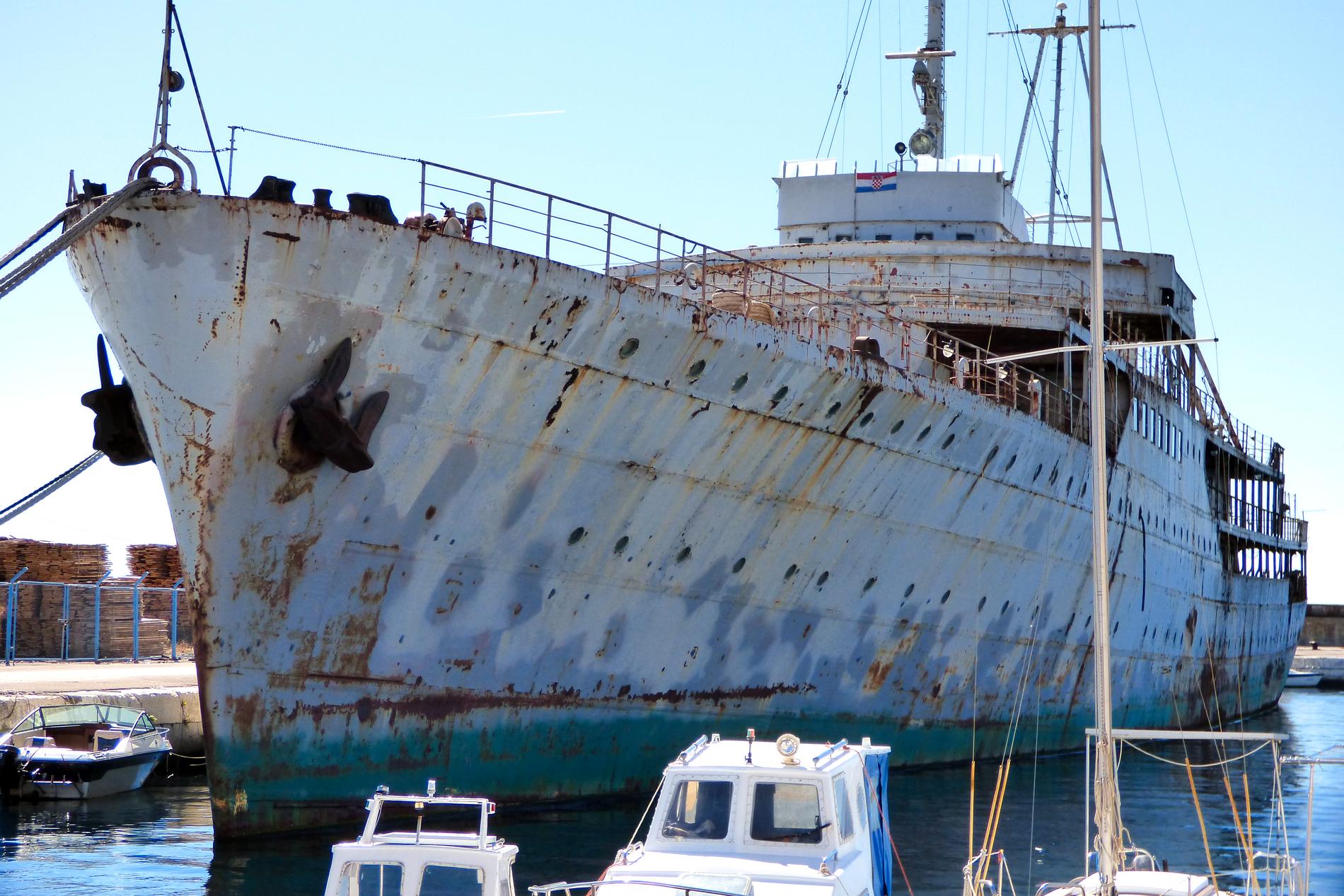 Skeppet Galeb är en populär turistattraktion. 