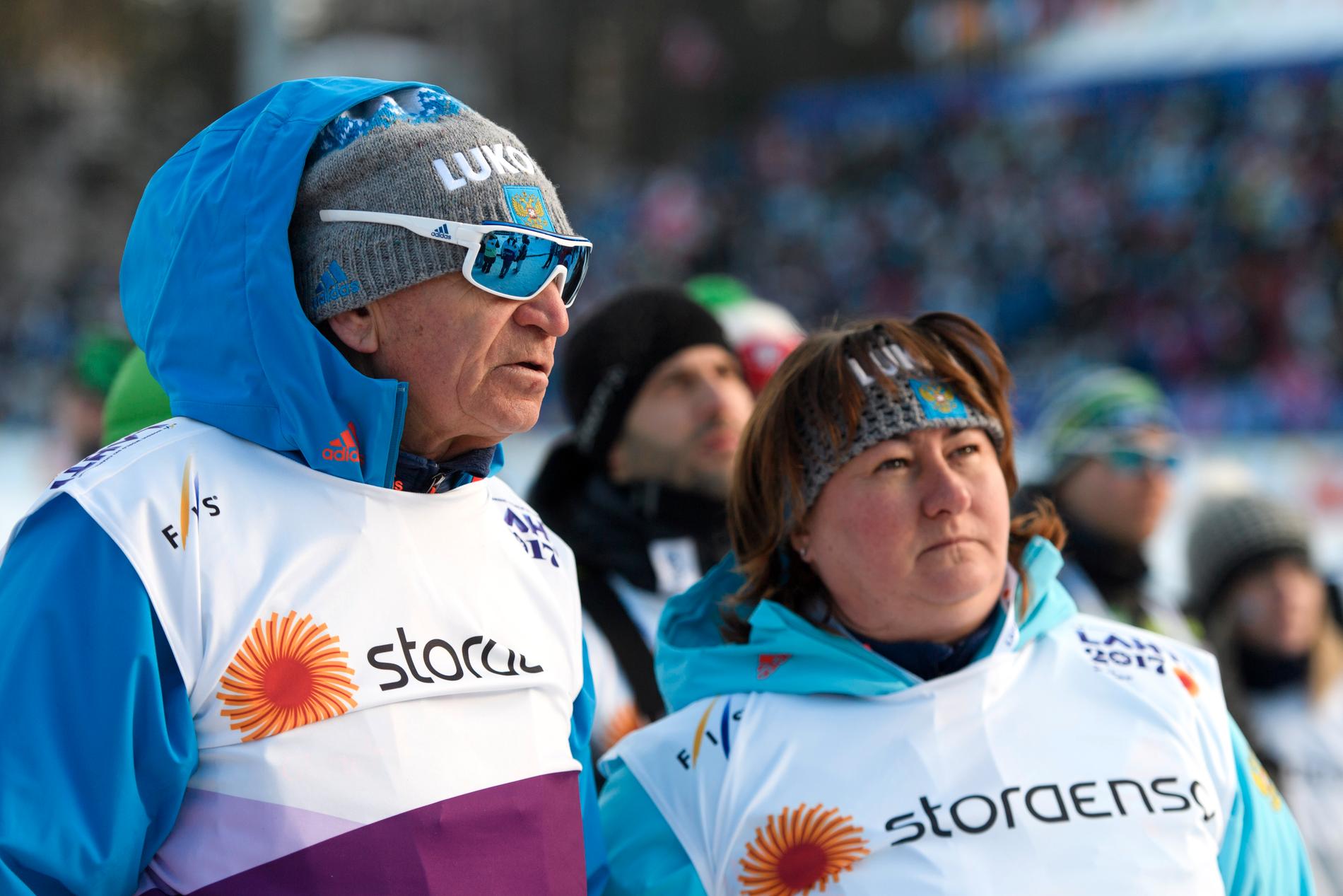 Jurij Tsjarkovski tillsammans med ryska skidförbundets ordförande Jelena Välbe vid världscuptävlingarna i Ulricehamn i vintras.
