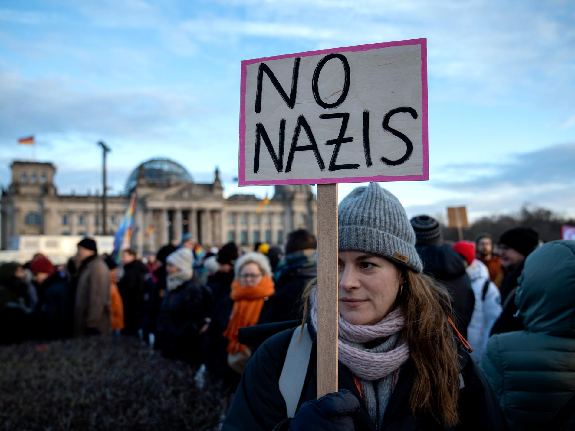 Massiva demonstrationer mot tyska extremhögern