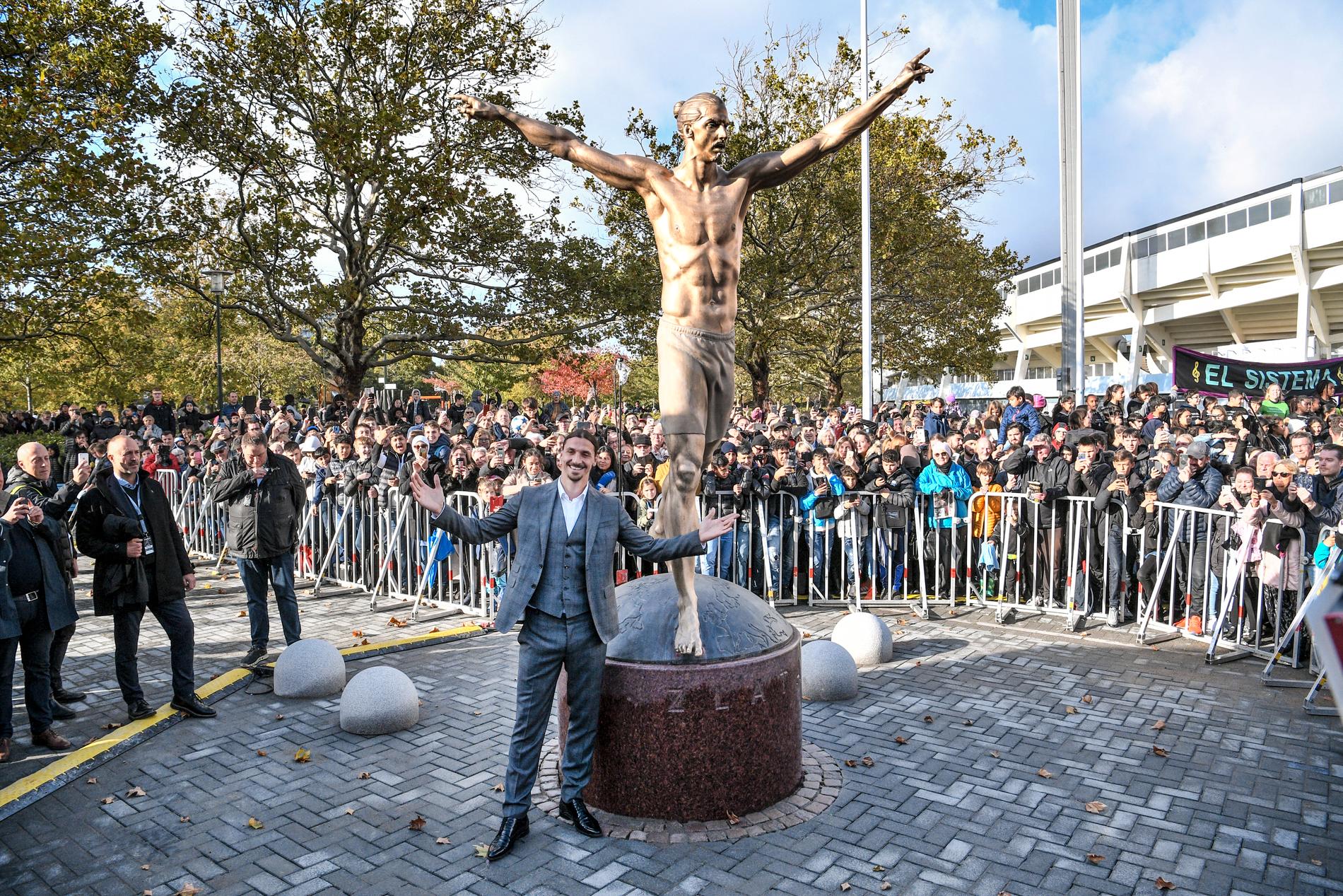 Zlatan Ibrahimovic vid avtäckningen av statyn på Stadiontorget i Malmö. Arkivbild.