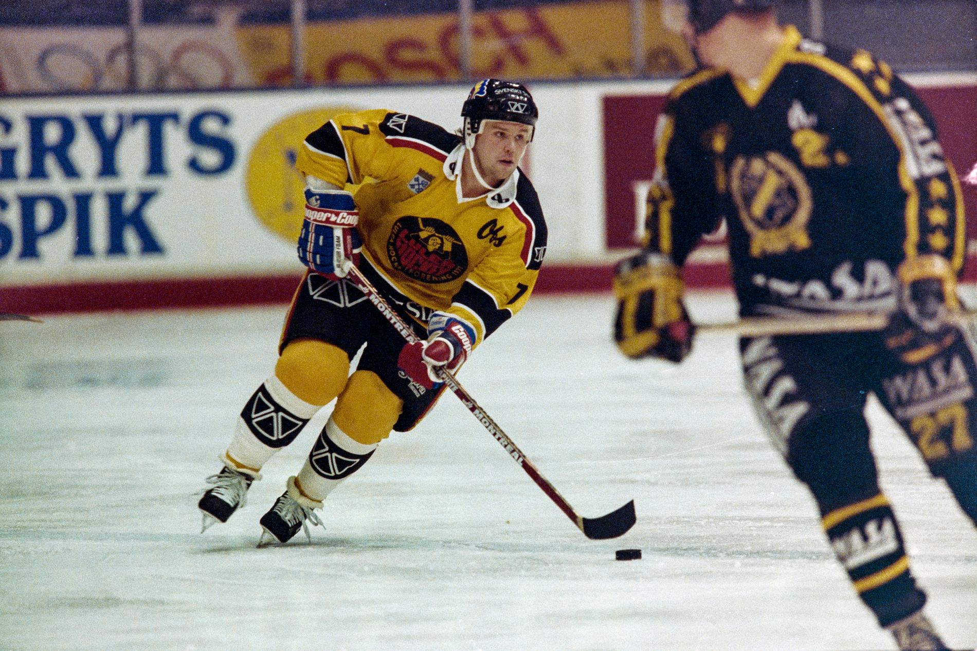 Timo Jutila med gamla tröjan 1992.