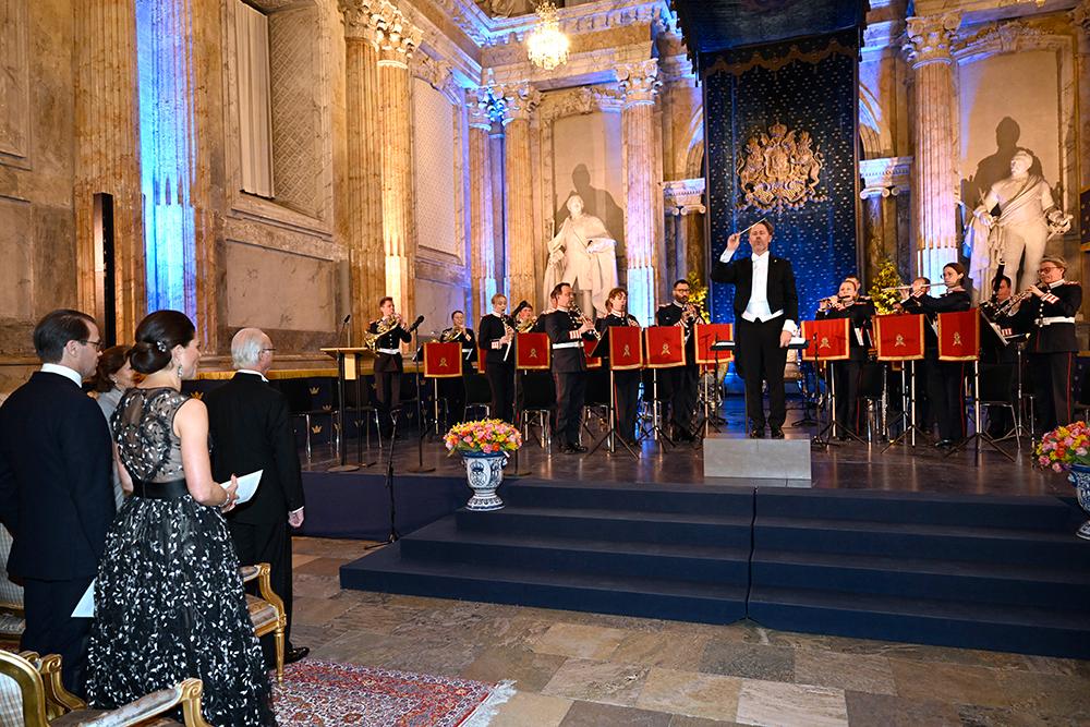 Arméns musikkår spelade och solisterna Elin Rombo och Joachim Bäckström sjöng. 