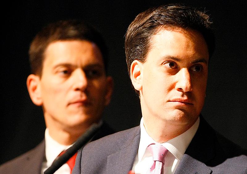 Lillebror tar täten Ed Miliband vann över storebrorsan David och valdes i dag till ny ledare för det brittiska labourpartiet.
