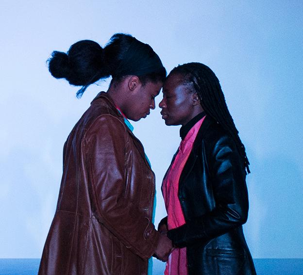 Francine Agbodjalou och Kudzai Chimbaira i ”Svarta revolutionärer faller inte från månen”.