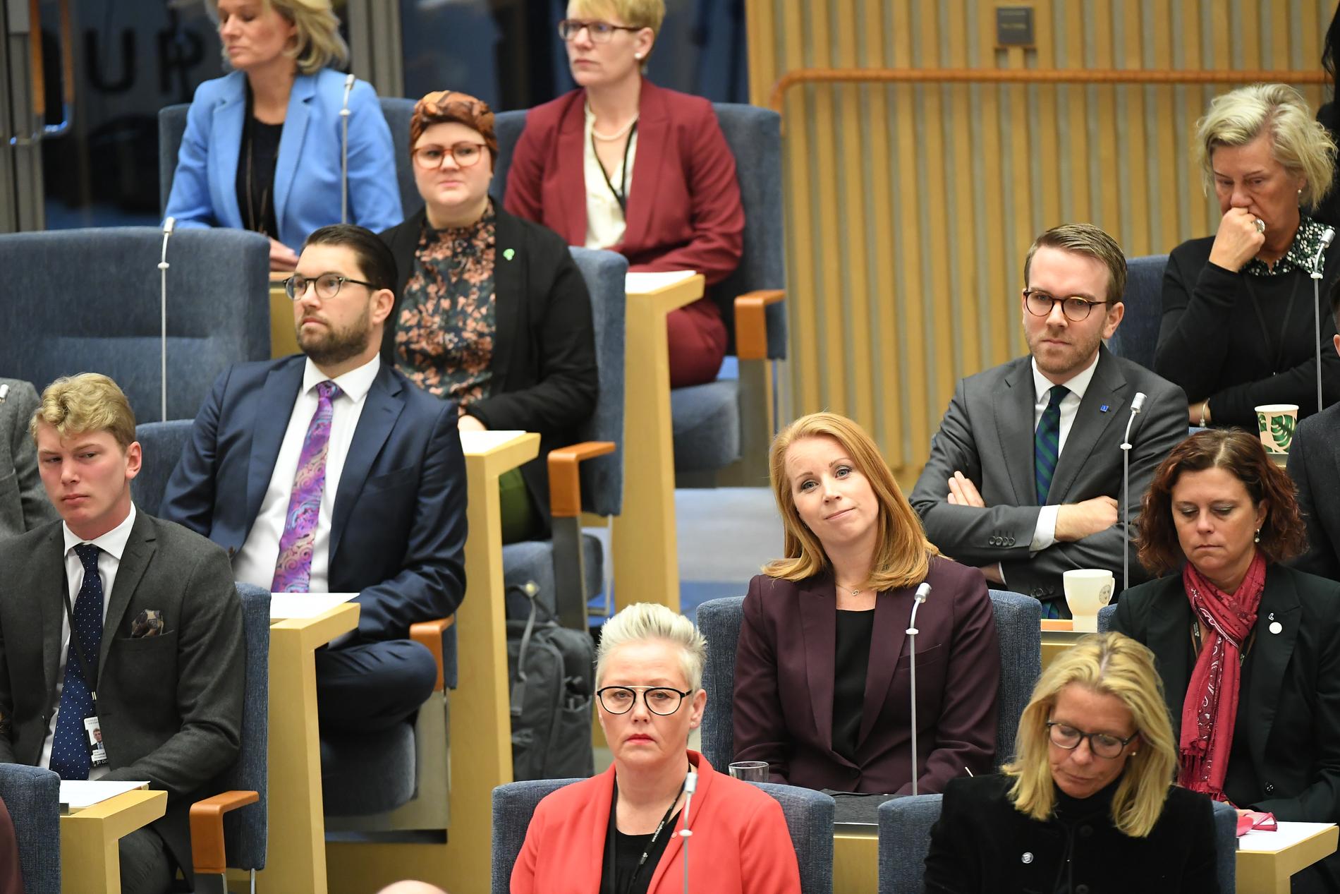 Annie Lööf på plats i riksdagen för att rösta om Stefan Löfven som statsminister.