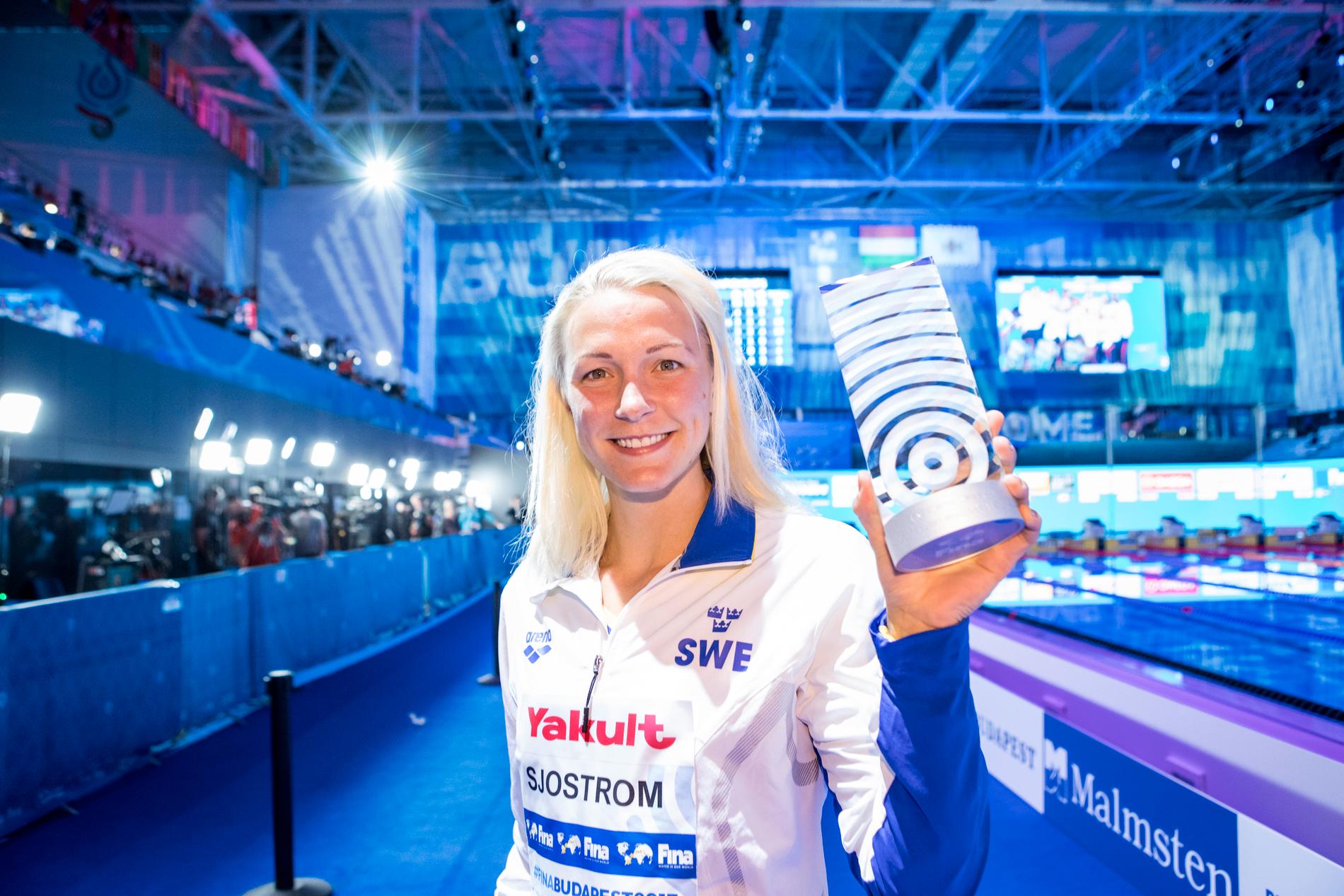 Sarah Sjöström firade stora triumfer på VM i Budapest. Nu jagar hon totalsegern i världscupen.