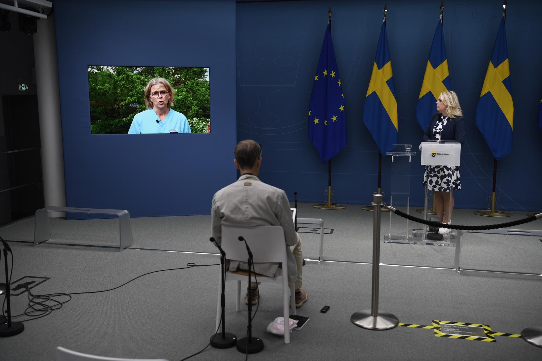 Socialminister Lena Hallengren håller pressträff om äldreomsorgen med anledning av covid-19. 15 juni.
