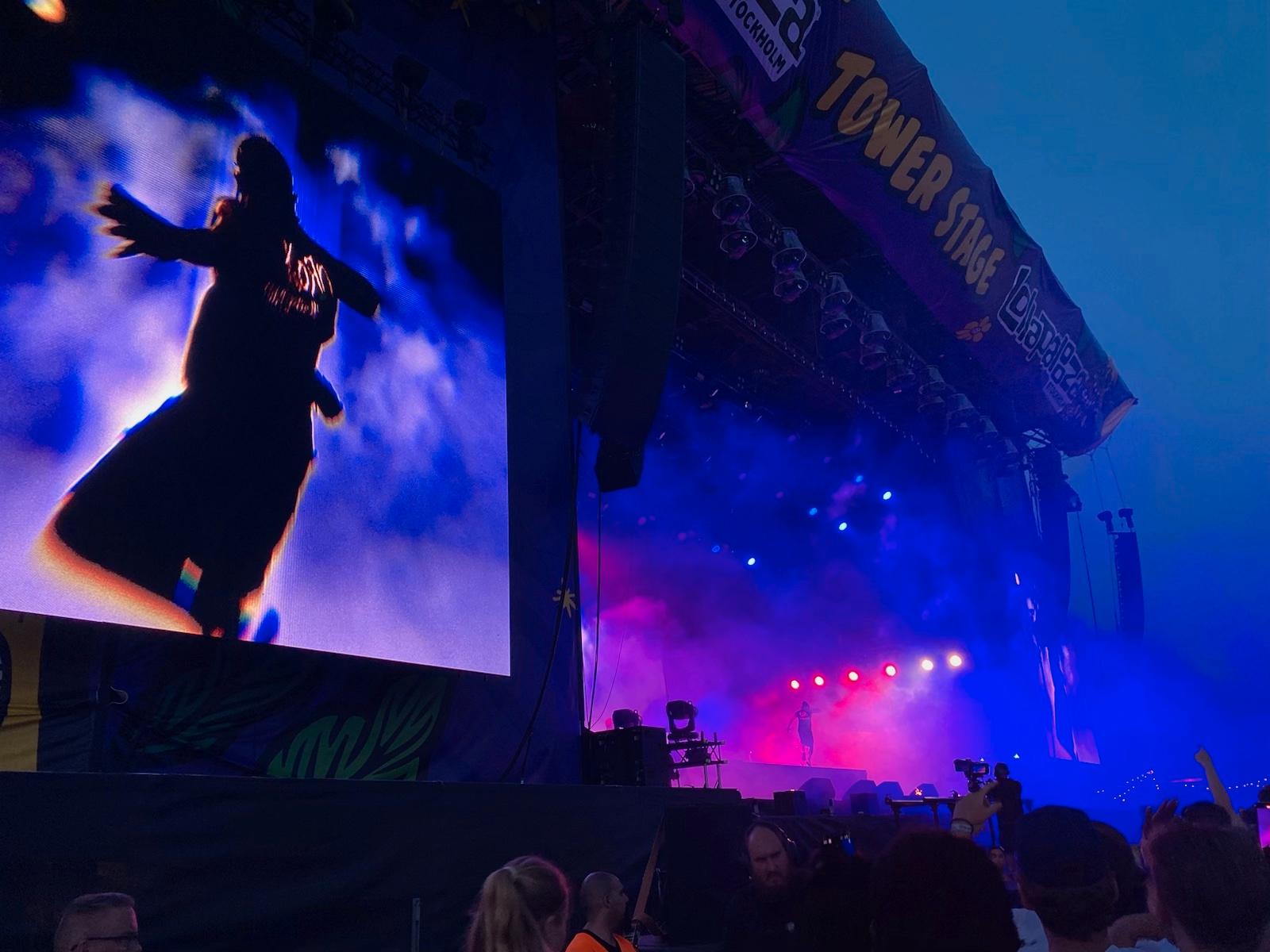 Travis Scott under kvällens konsert på Lollapalooza. Läsarbild på grund av fotoförbud. 