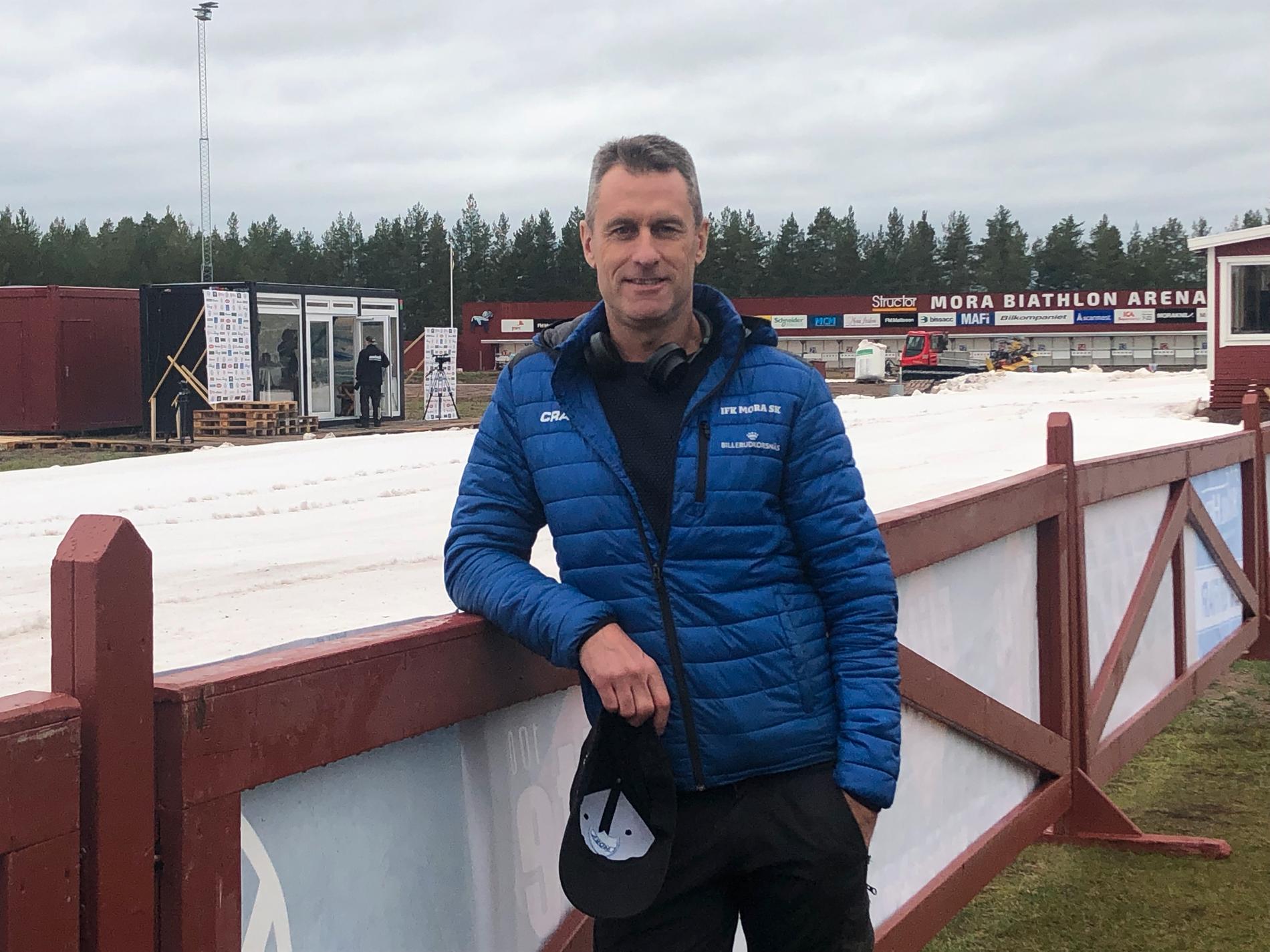 Tomas Bredberg, ordförande IFK Mora, i väntan på skidpremiären.
