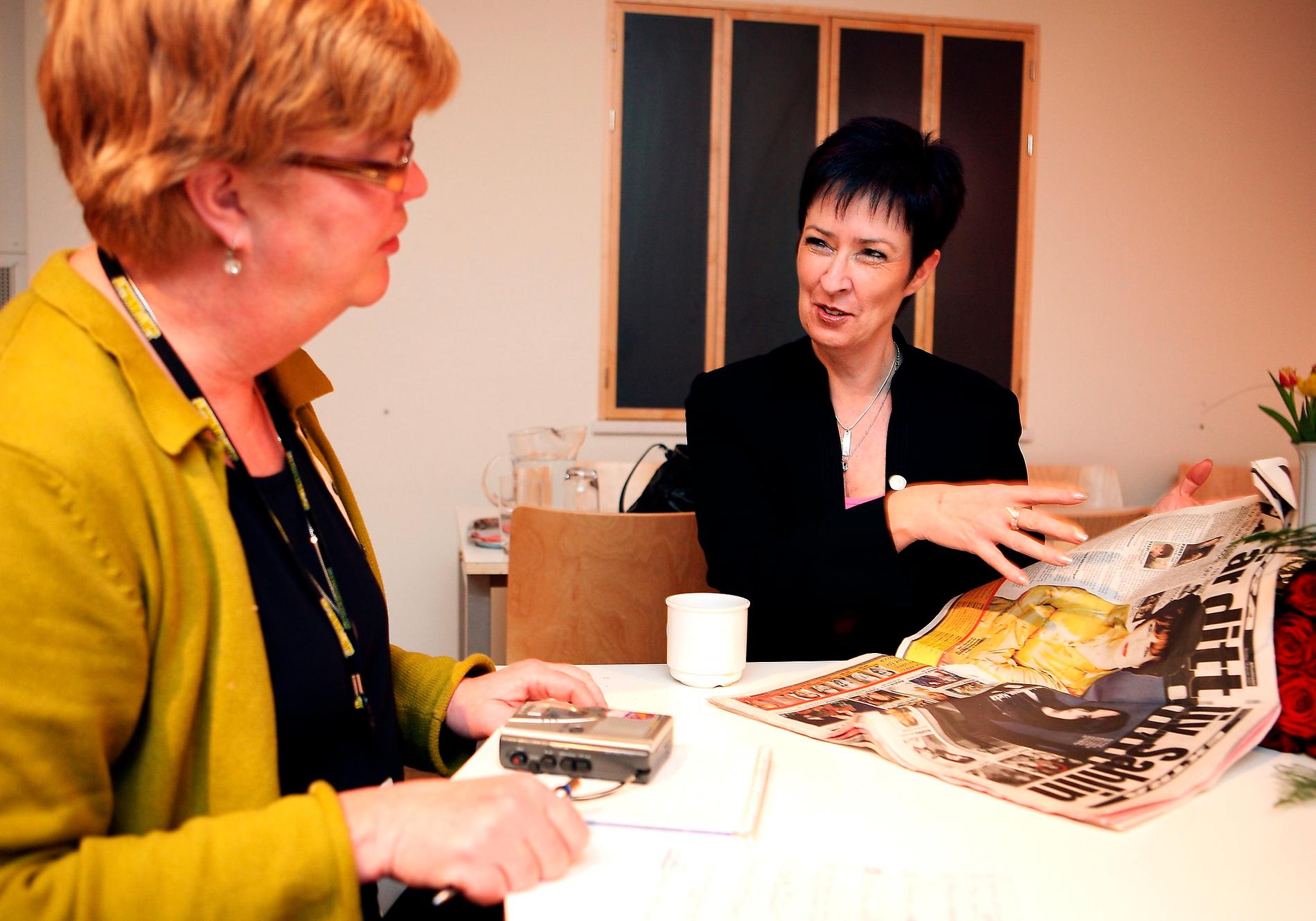 Lena Mellin träffar Mona Sahlin i januari 2007 då det står klart att hon ska bli Socialdemokraternas nya partiledare.