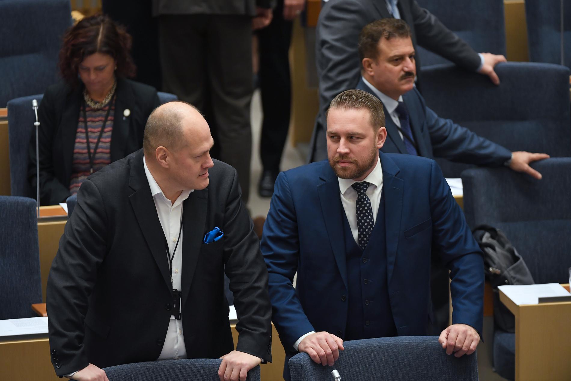 Sven-Olof Sällström och Mattias Karlsson, politiker (SD) i Riksdagen inför statsministeromröstningen 2018.