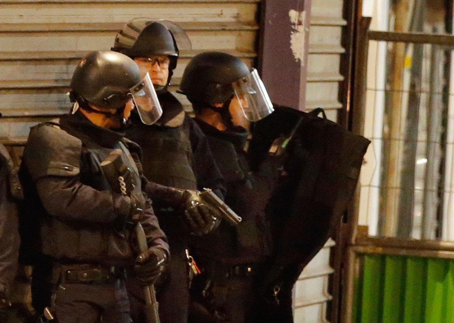 Bild från polisräden i Saint-Denis i norra Paris på onsdagsmorgonen.