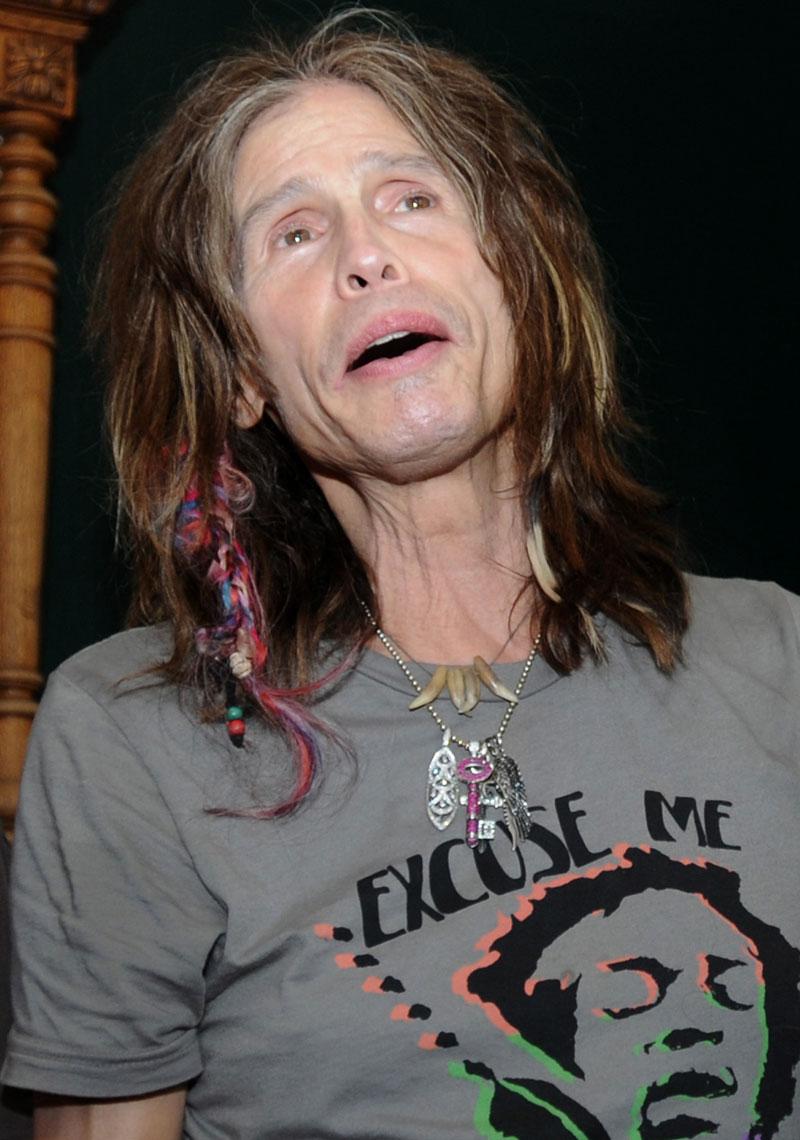 Steven Tyler i Aerosmith säger att han hade änglavakt.