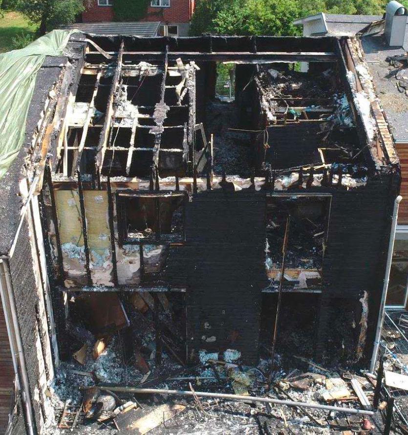 Branden i Rotebro i somras ledde till omfattande förstörelse och riskerade flera människors liv. 58-åriga Zakeena låg och sov på övervåningen när branden startade.