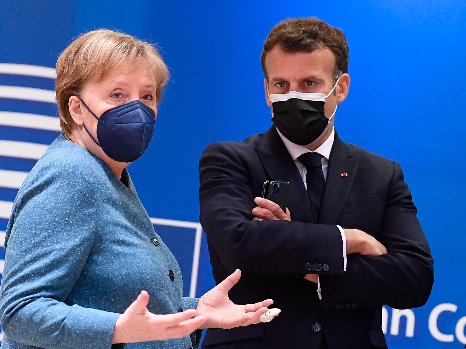 Tysklands Angela Merkel och Frankrikes Emmanuel Macron kräver en amerikansk förklaring efter spionavslöjandet. Arkivbild.