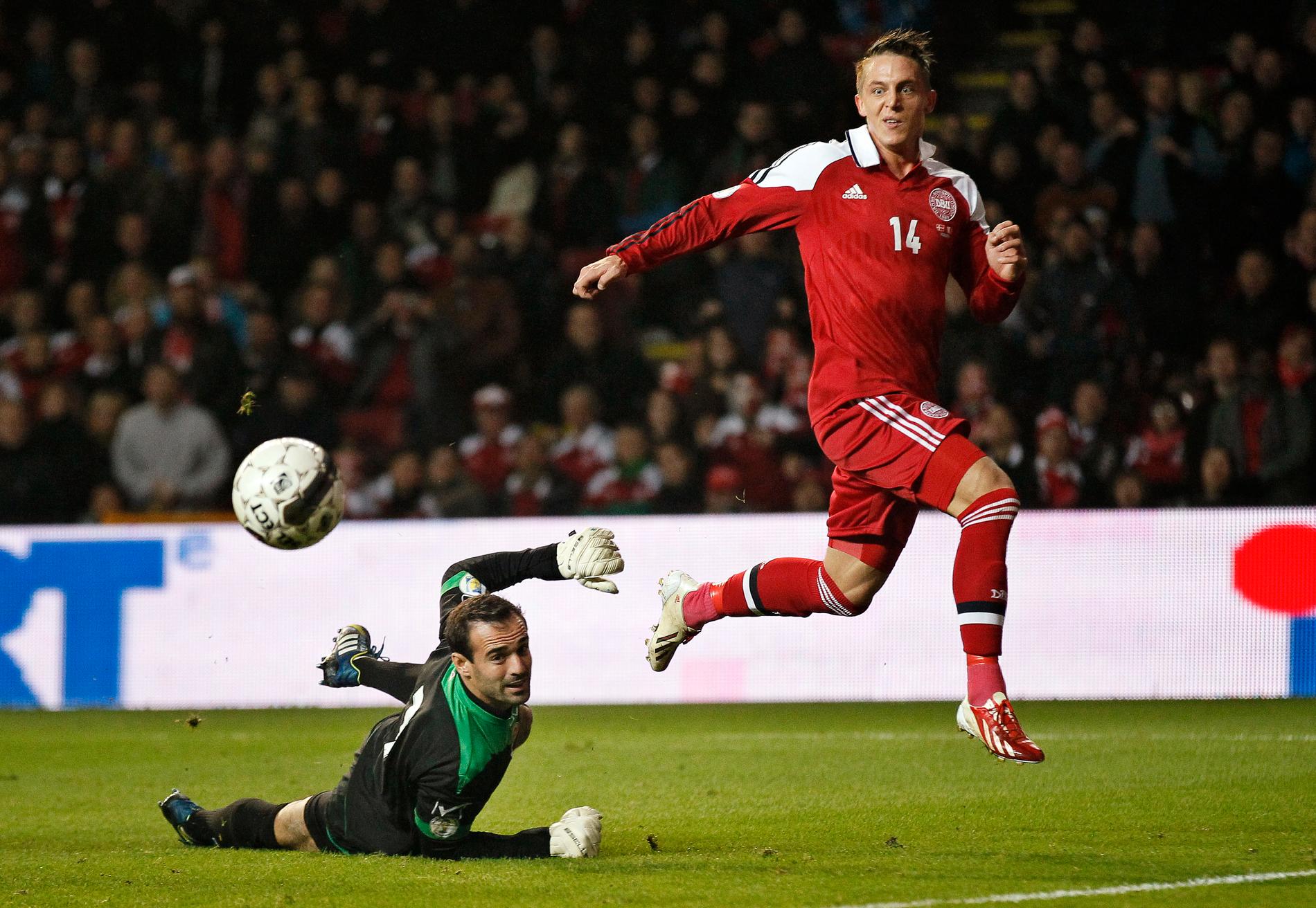 Nicki Bille Nielsen gör mål för danska landslaget i en VM-kvalmatch mot Malta 2013.