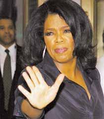 Oprah Winfrey förnekar att hon har ett förhållande med sin vännina.