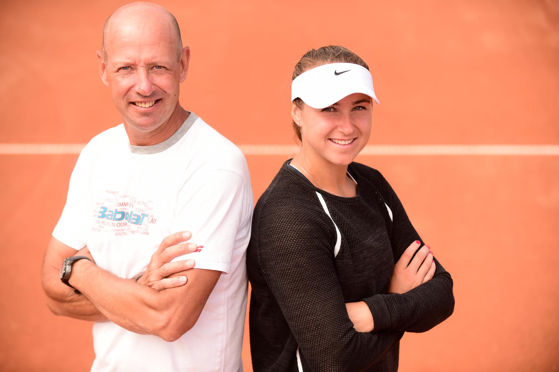 Pappa och tränare. Rebecca Peterson åker världen runt med pappa Mart i jakten på att bli en av världens bästa tennisspelare.