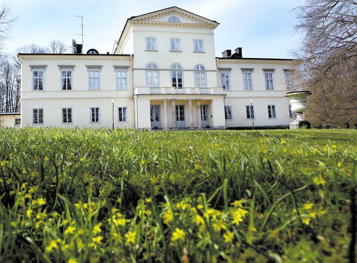 Regeringen har använt Haga slott sedan 1966, bland annat som bostad för övernattande statsöverhuvuden.