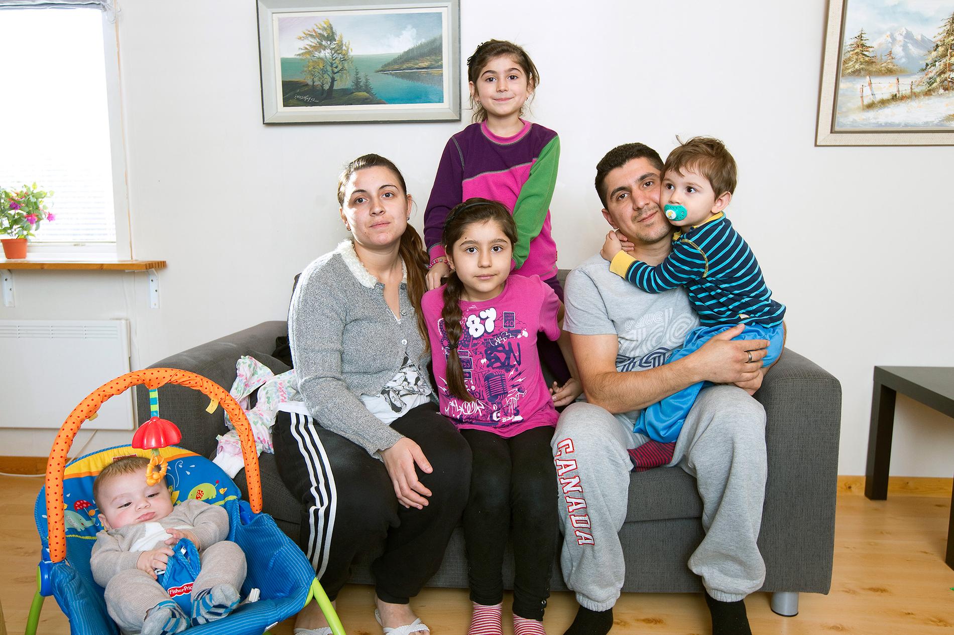 Familjen Gima tillhör en förföljd minoritet i Kosovo och består av föräldrarna Ergyn och Miradjie och barnen Elgiginijie, 8, Emine,6, Skender, 2 och Ismael, 5 månader.