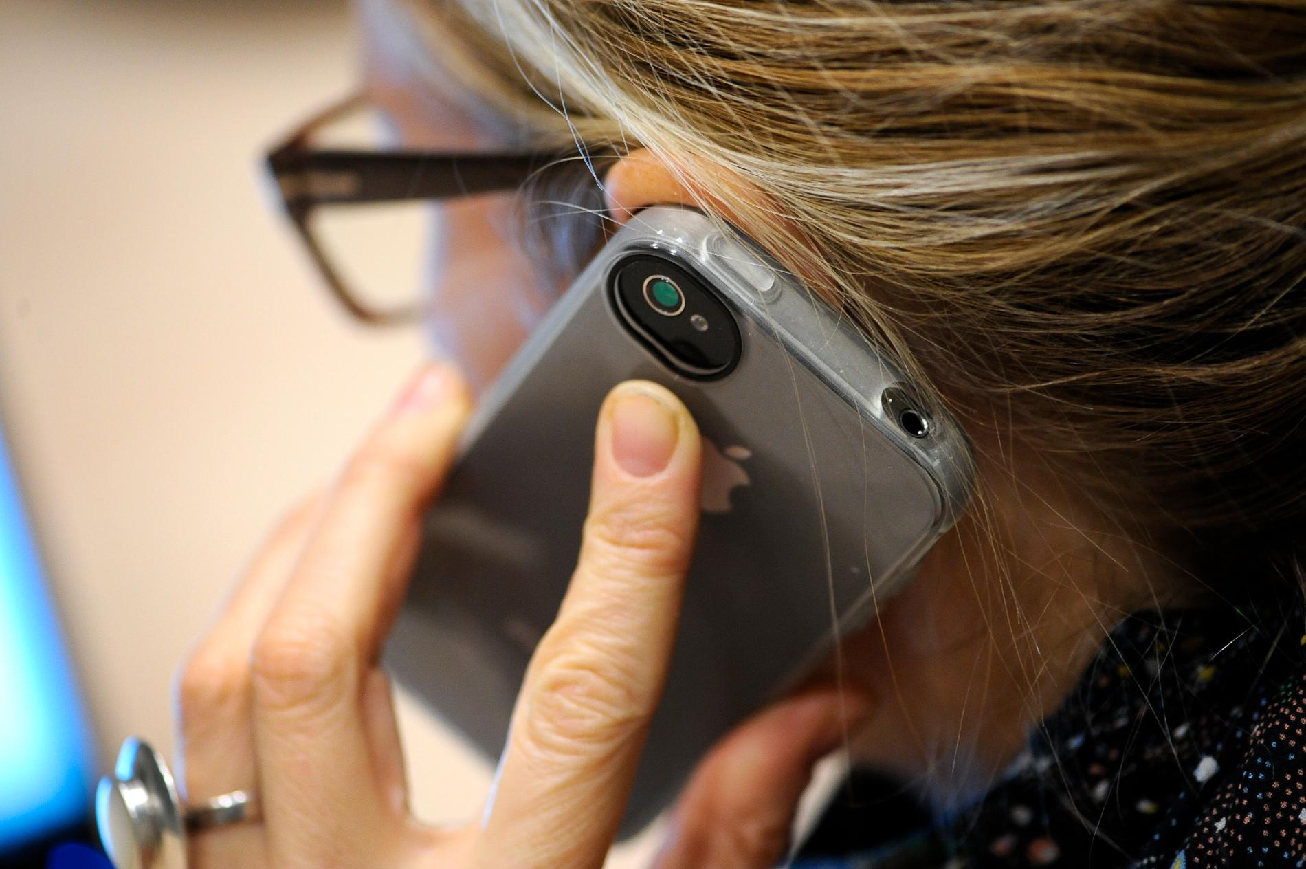 Frankrike har stoppat en av Apples telefonmodeller på grund av för hög strålning. Arkivbild.