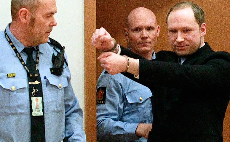 Breivik dödade 69 Politiska vansinneshandlingar är fortfarande politik. De har med oss att göra. Vare sig vi vill det eller inte.