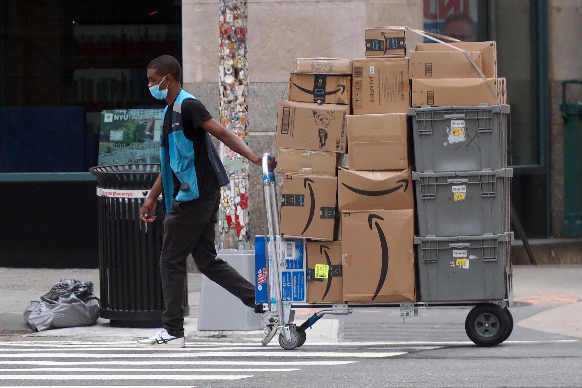 Amazons lagerarbetare har anonymt berättat om en dålig arbetsmiljö. 