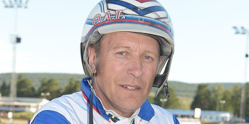 Ove A Lindqvist vårdas på sjukhus efter den otäcka olyckan på Bollnästravet under tisdagen.