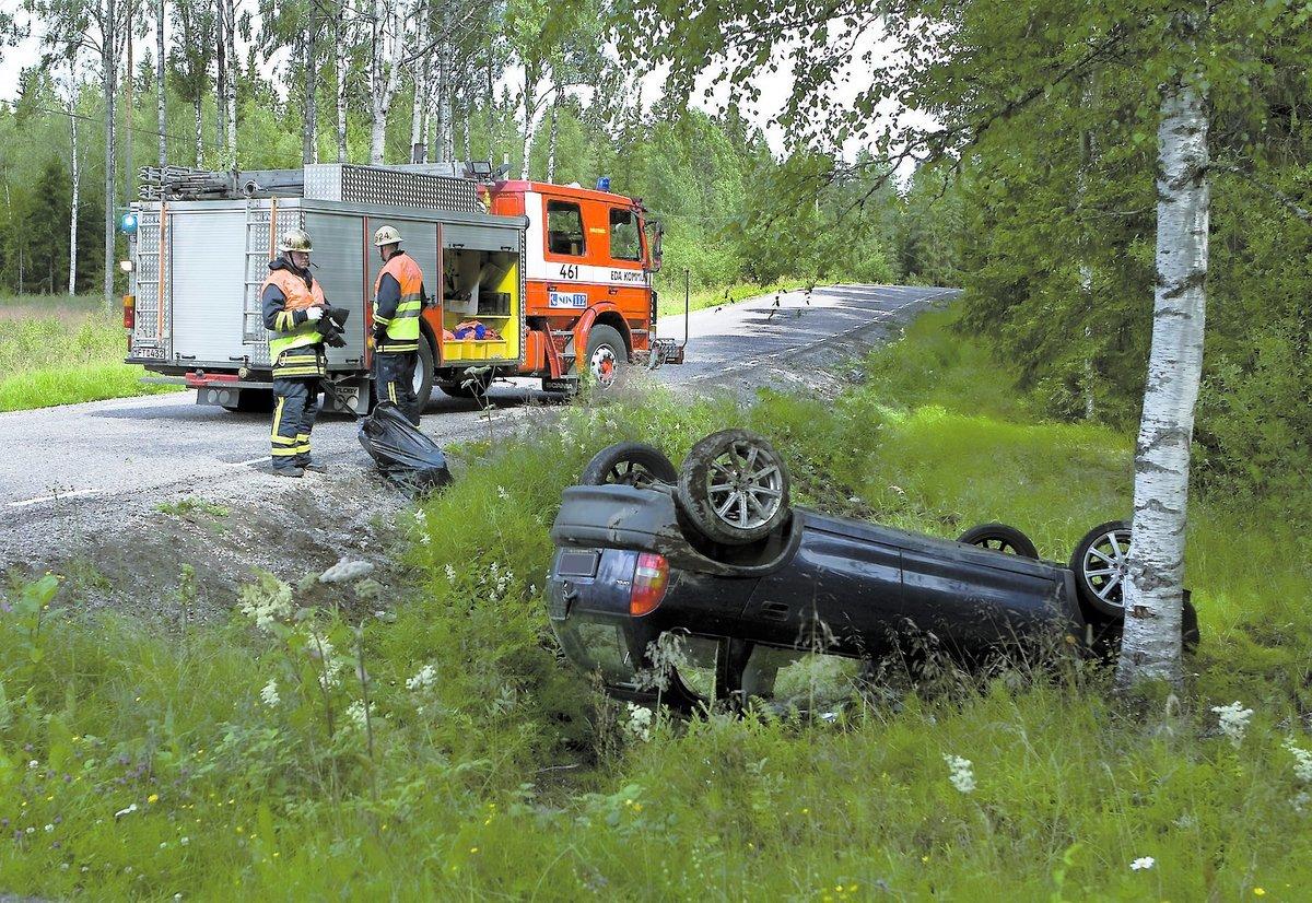 EDA Personbilen voltade av vägen mellan Eda Glasbruk och Håvilsrud i Värmland i lördags vid 15-tiden.