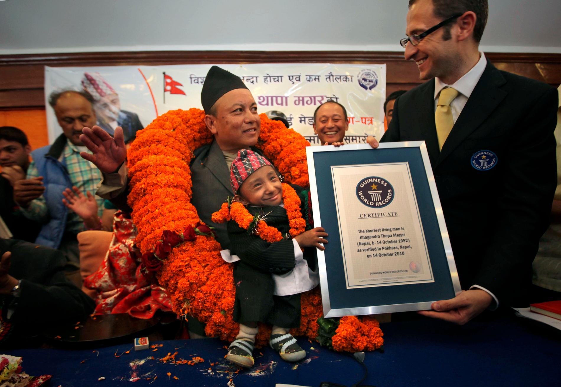 Khagendra utnämndes till världens kortaste man av Guinness World Records på sin 18-årsdag.