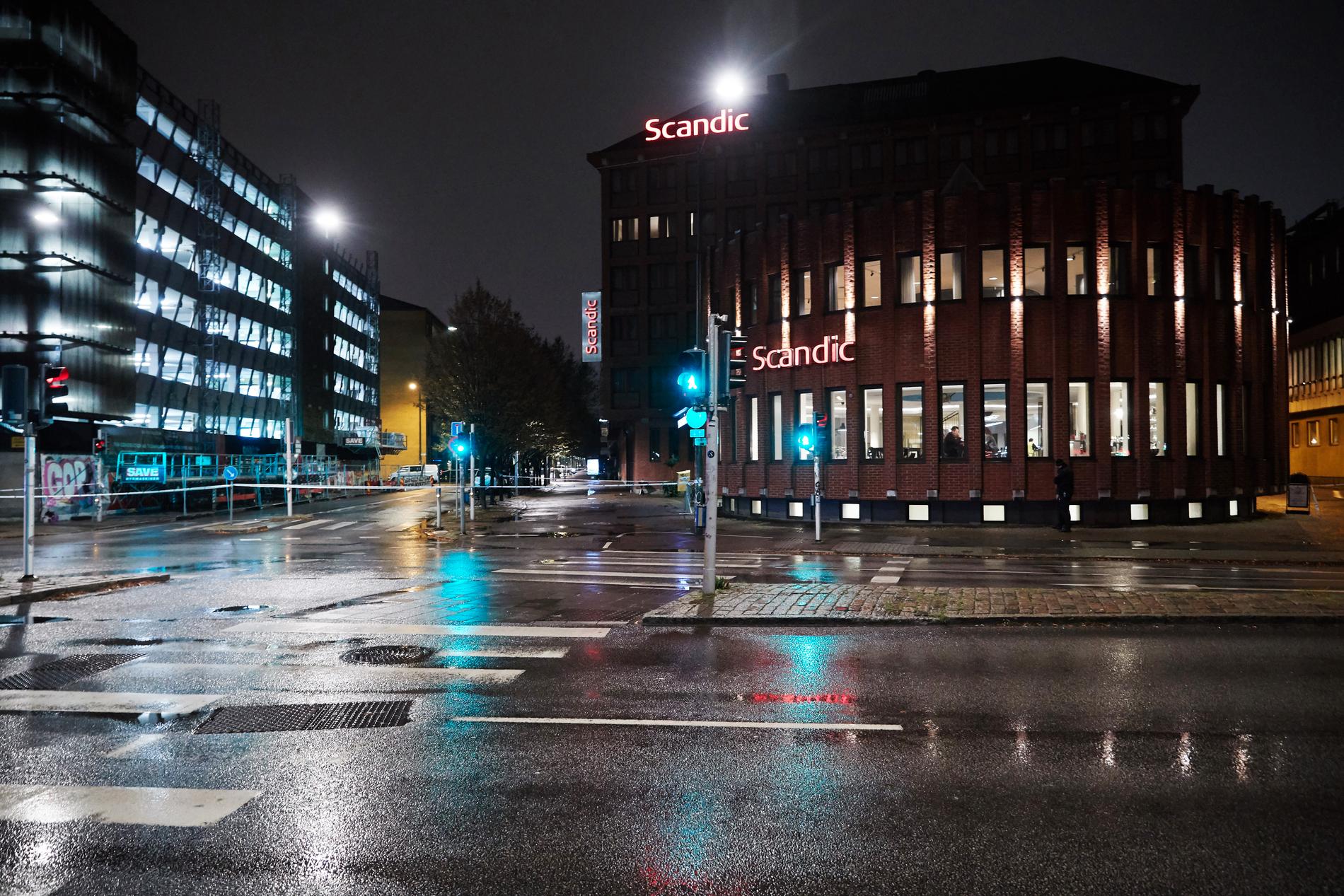 Ett område på Kaptensgatan i Malmö spärrades av sedan ett misstänkt farligt föremål anträffats i anslutning till ett hotells entré, men det visade sig bara handla om en termos i metall.