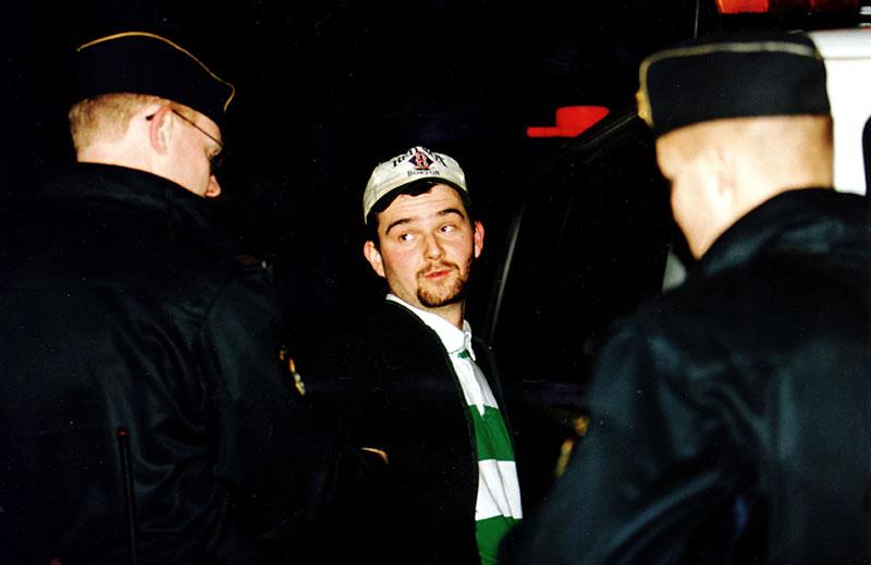 Tommy Zethraeus nekade att komma in på krogen Sturecompagniet. Han lämnade entrén, men kom tillbaka med ett automatvapen och började skjuta urskiljningslöst. Zethraeus dömdes 1995 till livstid för fyra mord och flera försök till mord.