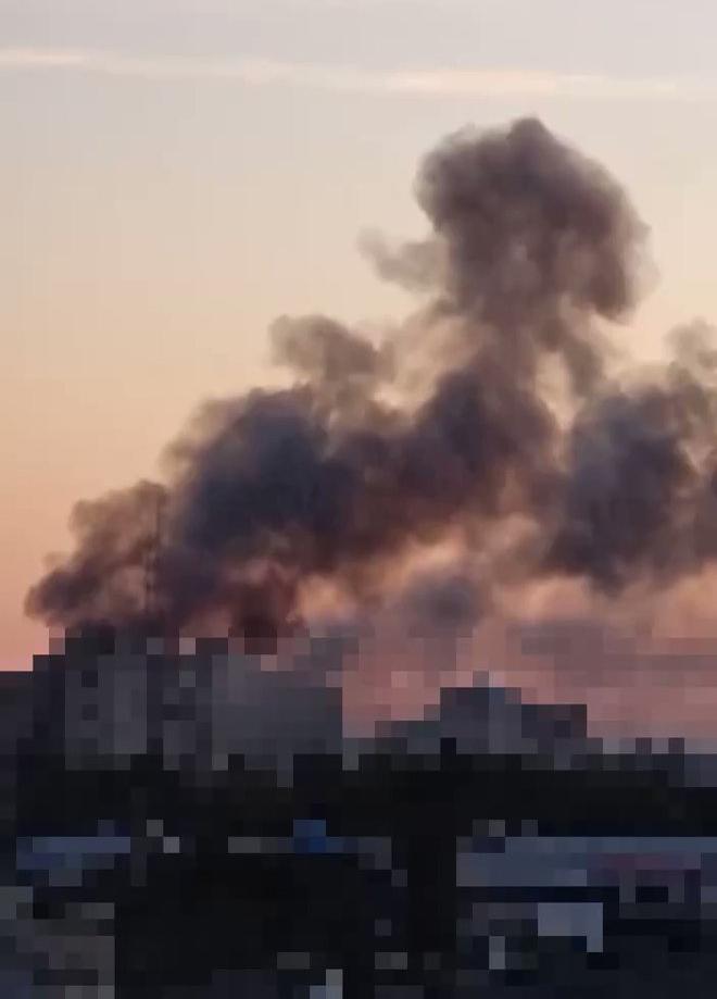 Bild som sägs visa rök efter att myndighetsbyggnader attackerats i Odessa.