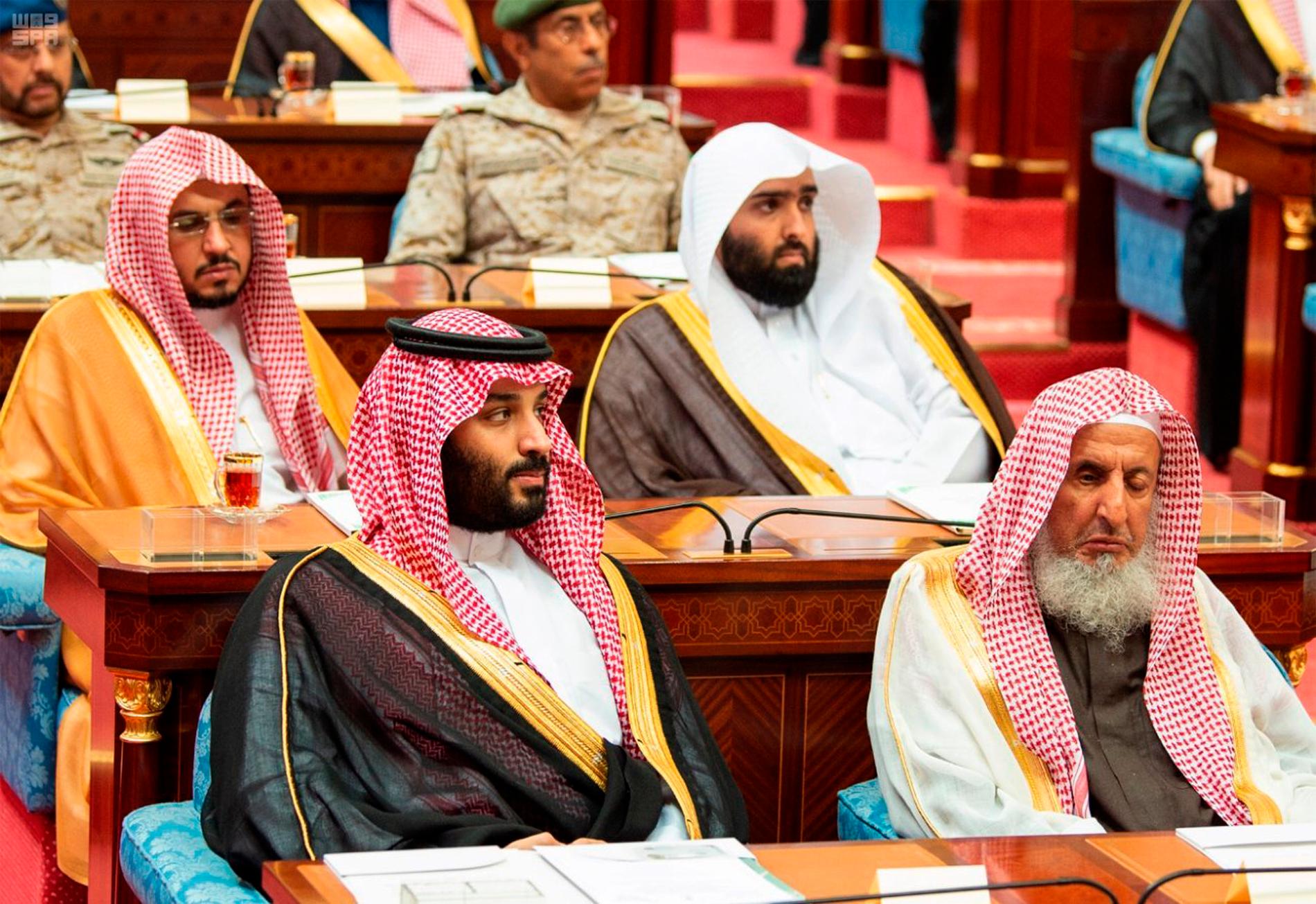 Den saudiske kronprinsen Mohammed bin Salman (längst ner till vänster) i hemlandet Saudiarabien.