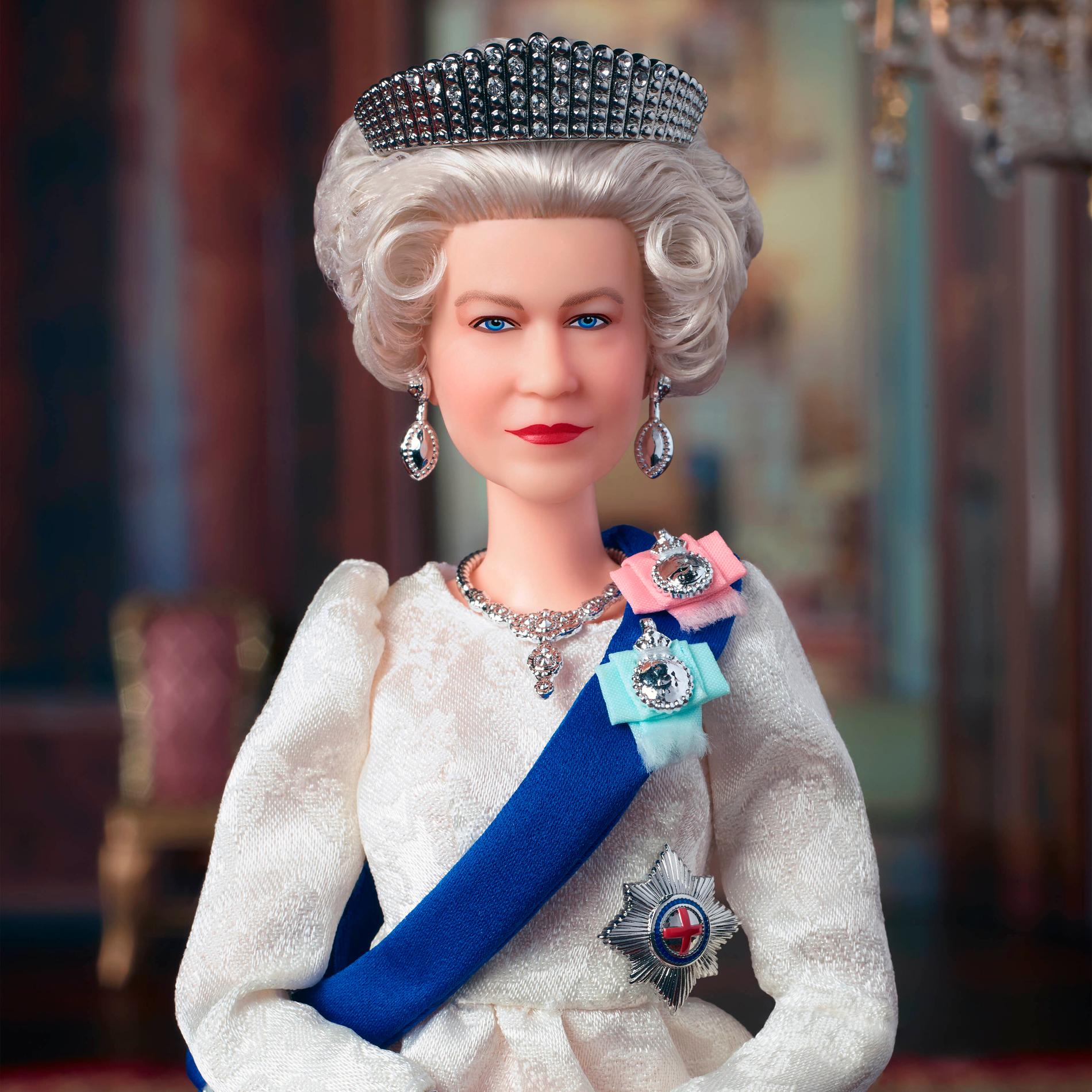 Drottning Elizabeth har blivit barbiedocka.