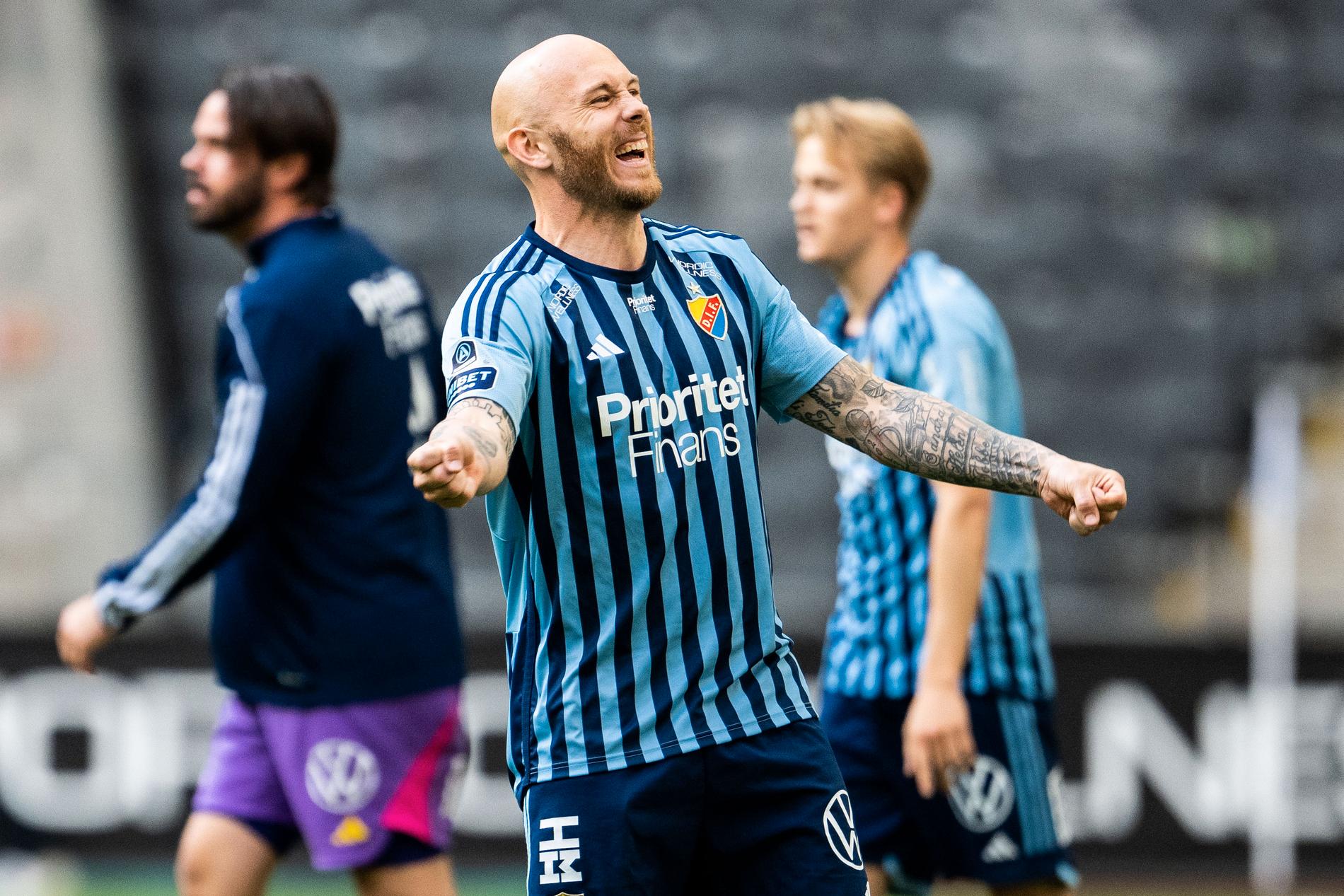 Magnus Eriksson jublar efter derbysegern.