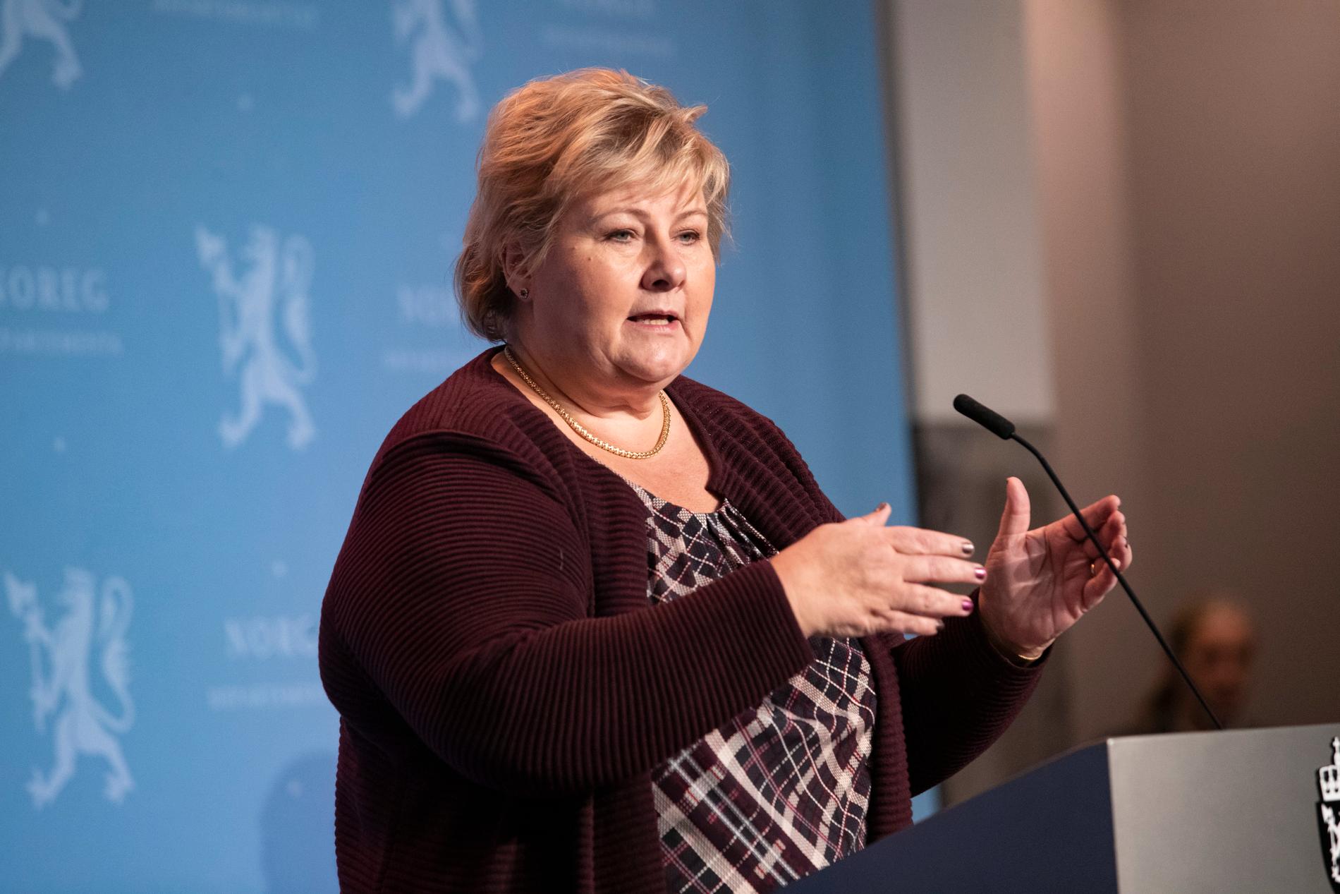 Statsminister Erna Solberg under presskonferensen där restriktionerna meddelades.