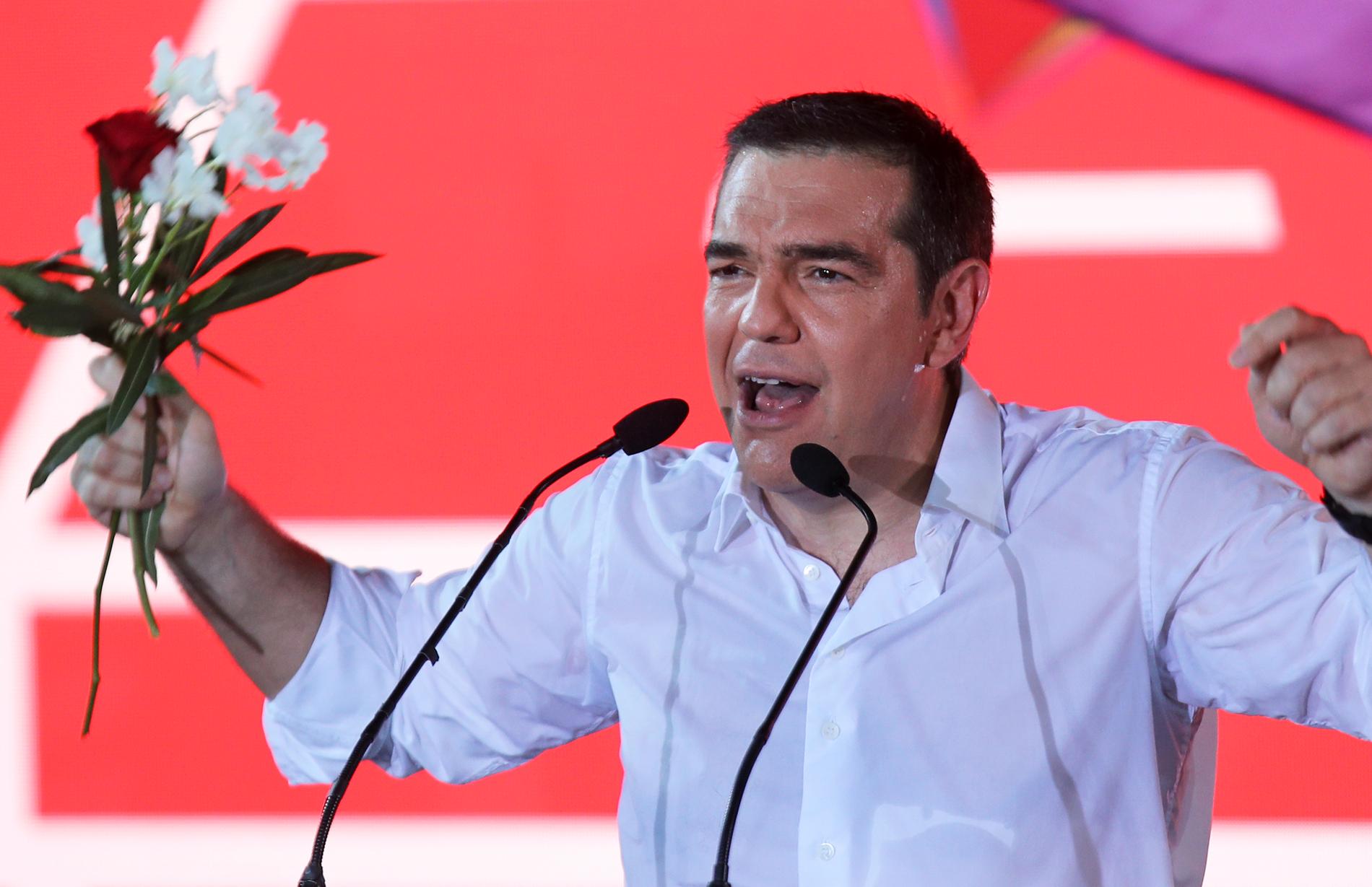 Greklands premiärminister Alexis Tsipras varnar för mörkare tider.